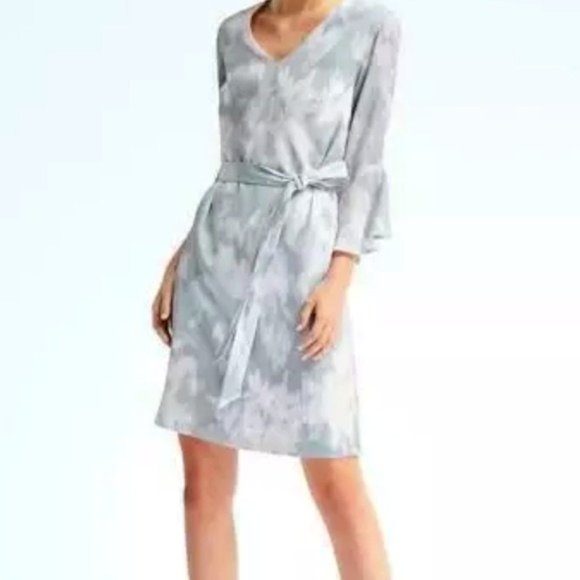 Banana Republic Dresses & Skirts - Banana Republic Blue Print Bell Sleeve Dress XS